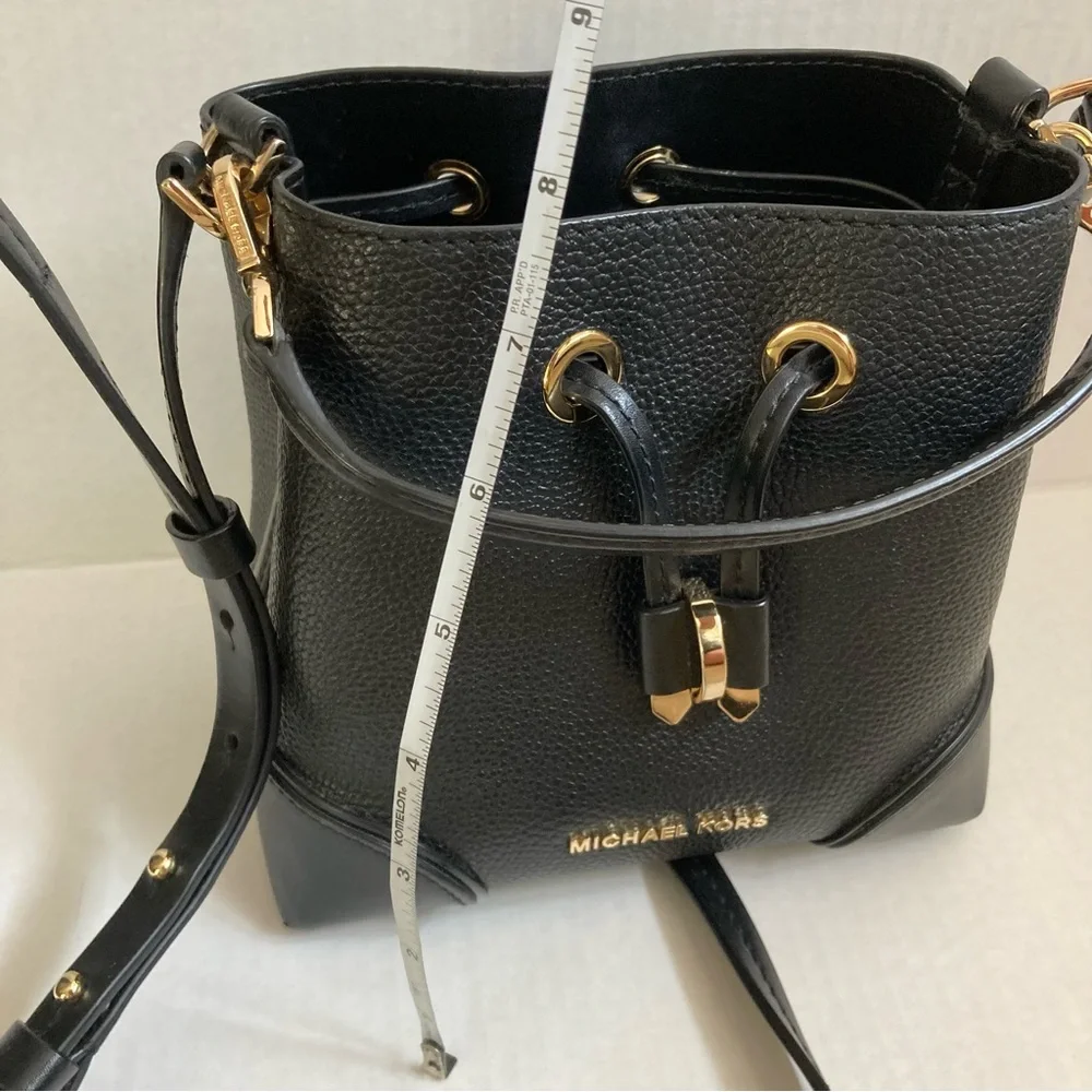 Michael Kors mercer gallery convertible small bucket bag - Picture 14 of 16